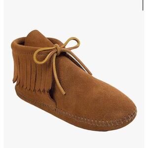 Minnetonka Classic Fringe Hardsole Moccasin Boots Brown Women’s 8.5 – New in Box